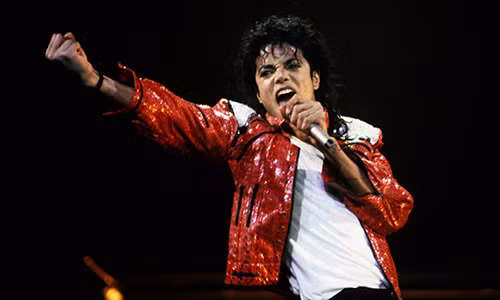 Gần đây nhất, một video lan truyền trên mạng cho thấy một người đàn ông được cho là Michael Jackson thu hút sự quan tâm của công chúng. Trước đó, một số người cũng tuyên bố nhìn thấy Michael Jackson ở một số địa điểm trên thế giới.