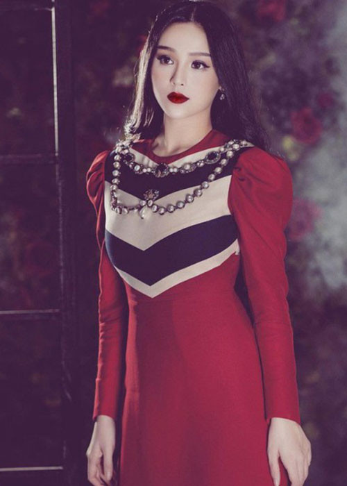 Thần thái của Huyền Baby cũng khiến bộ ảnh được đánh giá tốt, dù concept khá đơn giản.