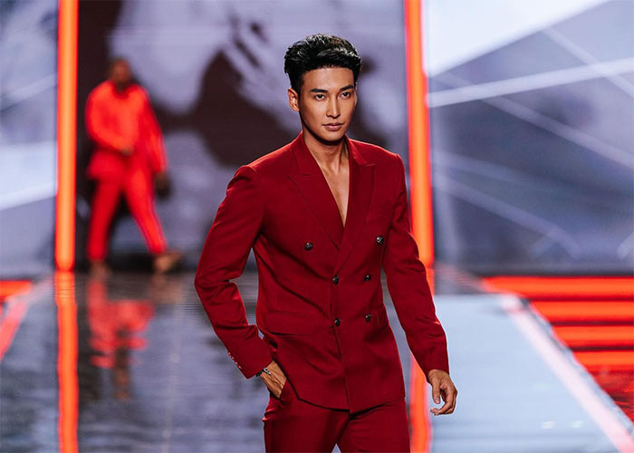 Không chỉ sở hữu chiều cao lý tưởng, thân hình săn chắc mà Yoyo Teenarupakorn Muangmai còn gây chú ý với khuôn mặt điển trai, nam tính.