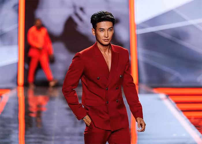 Không chỉ sở hữu chiều cao lý tưởng, thân hình săn chắc mà Yoyo Teenarupakorn Muangmai còn gây chú ý với khuôn mặt điển trai, nam tính.