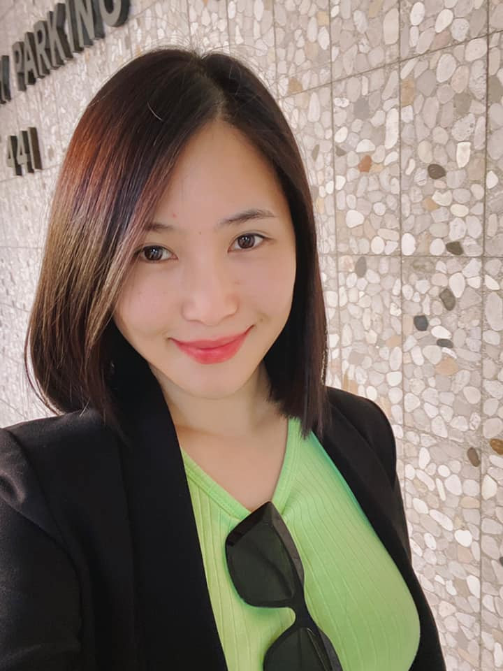 Dù gương mặt có đôi phần khác lạ nhưng Hương Tràm vẫn nhận được nhiều lời khen về nhan sắc.