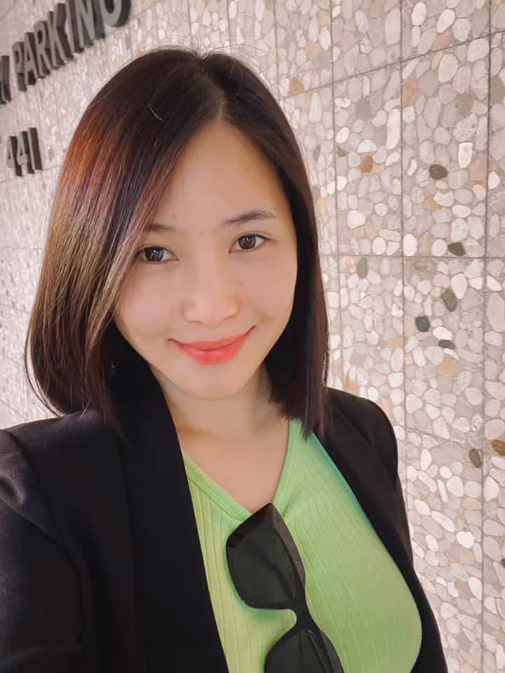 Dù gương mặt có đôi phần khác lạ nhưng Hương Tràm vẫn nhận được nhiều lời khen về nhan sắc.