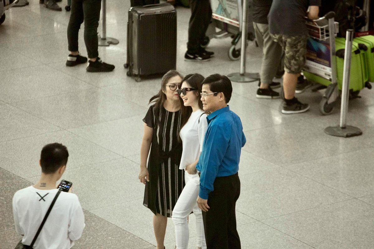 3 năm trước, Hương Tràm bất ngờ tuyên bố sang Mỹ du học dù đang ở đỉnh cao của sự nghiệp.