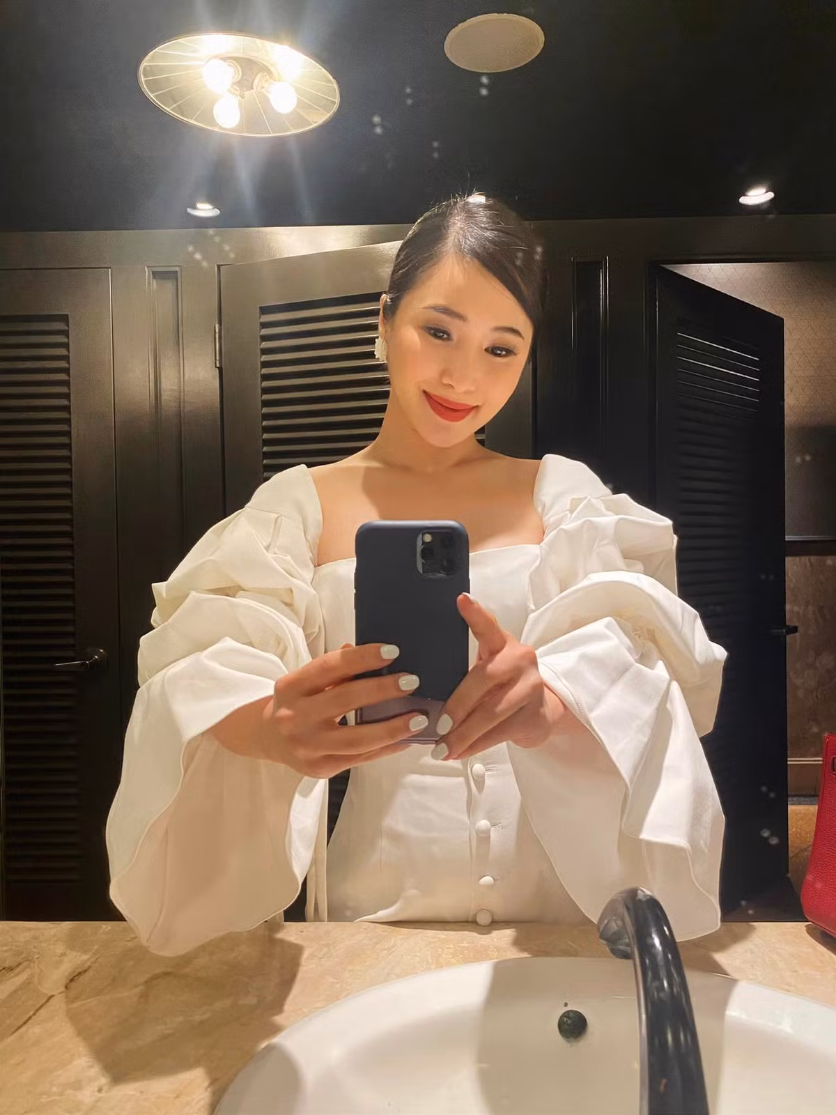 Người hâm mộ hy vọng Hương Tràm sẽ sớm về nước để tiếp tục sự nghiệp của mình.