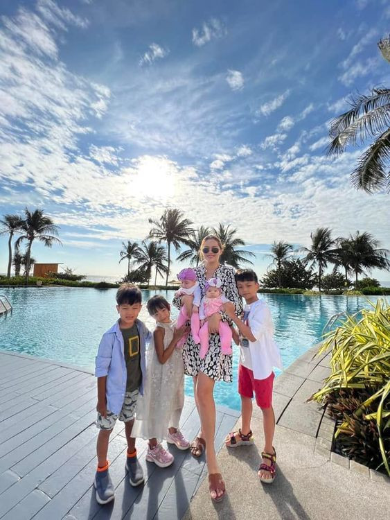 Sau hai lần làm "cô dâu chạy trốn", mỹ nhân sinh năm 1986 chọn cuộc sống làm mẹ đơn thân.