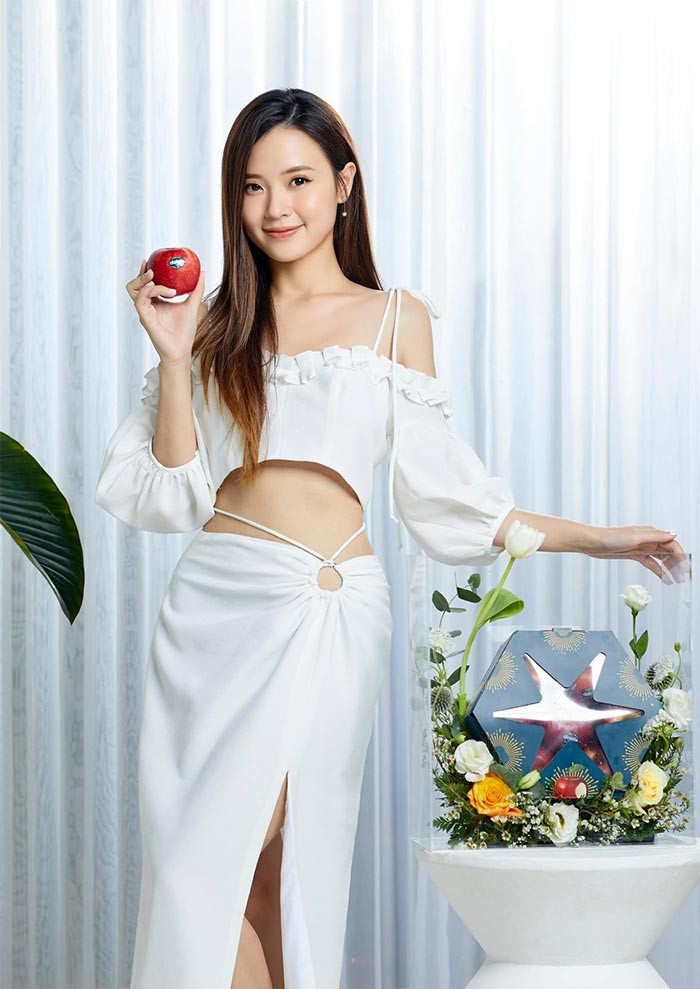 Style cut out hở eo là một trong những phong cách yêu thích của Midu bởi nó giúp cô phô diễn được vòng eo mơ ước.