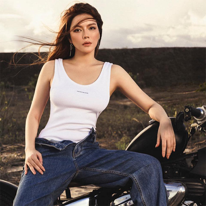 Nhìn Lý Nhã Kỳ với style này không ai nghĩ cô đã tứ tuần.