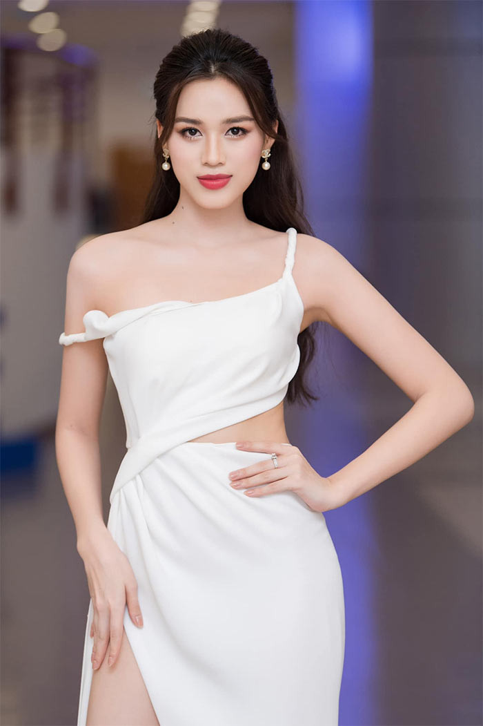 Đỗ Thị Hà đại diện Việt Nam tham dự Miss World 2021 và lọt Top 13 nhờ chiến thắng phần thi phụ Digital Challenge (Truyền thông trực tuyến).