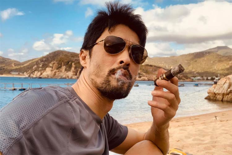 Hình ảnh phong trần của Johnny Trí Nguyễn chụp đầu năm 2020.