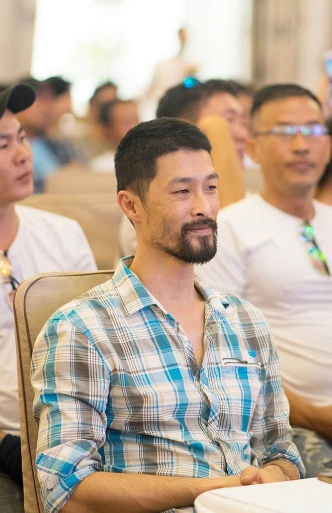 Hình ảnh Johnny Trí Nguyễn gầy gò, hốc hác xuất hiện tại một số sự kiện vào cuối năm 2018, đầu năm 2019 khiến mọi người lo lắng sức khoẻ của anh có vấn đề.