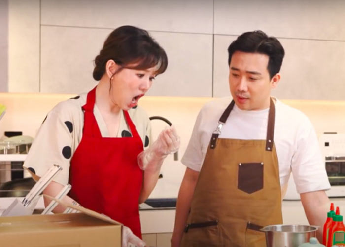 Là khách mời trong chương trình "Lục cơm nguội" của Trấn Thành, nam MC đã giới thiệu Hari Won không biết nấu ăn, thậm chí cô còn lóng ngóng không biết dùng dao và liên tục bị đứt tay khiến Trấn Thành phải thốt lên "vô dụng".