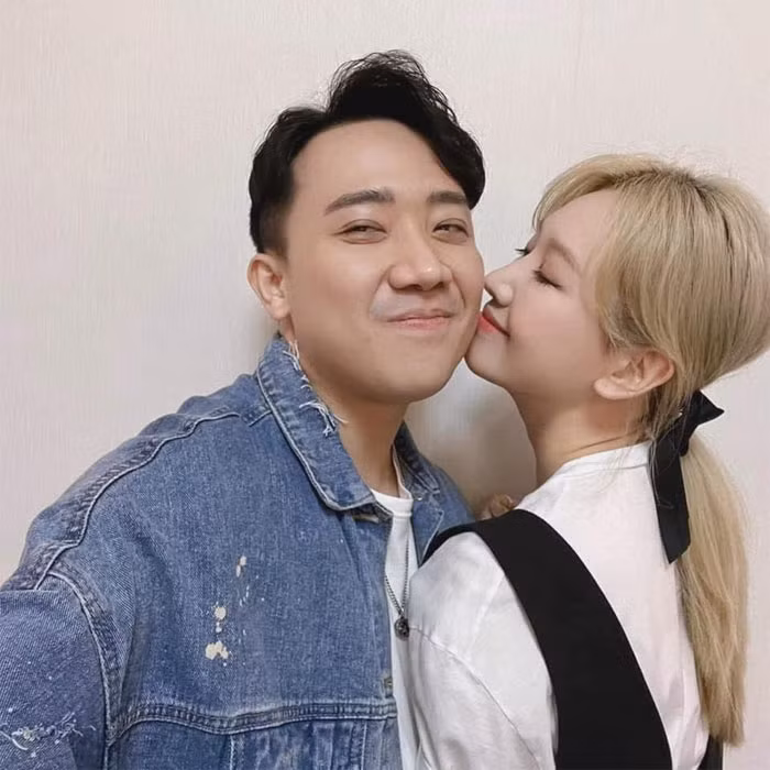 Nữ ca sĩ lai Việt-Hàn từng tâm sự: "Ri không biết sao chứ nấu ăn là một cực hình với mình. Nên thực sự mình nể ai nấu ăn lắm!".