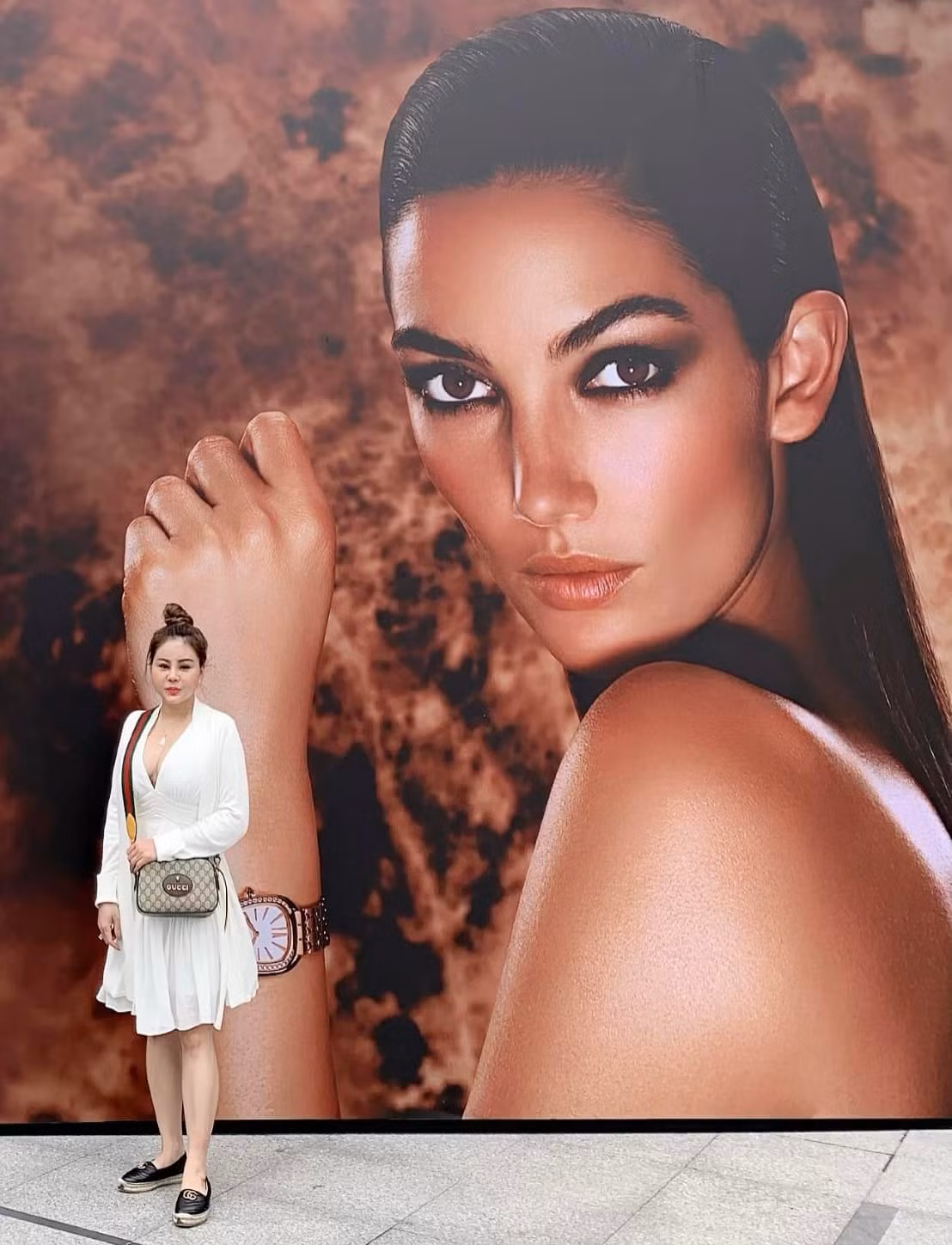 Trong nhiều khoảnh khắc hay qua những bức ảnh chỉnh sửa, mẹ của diễn viên Lê Lộc còn bị nhầm là gái trẻ.