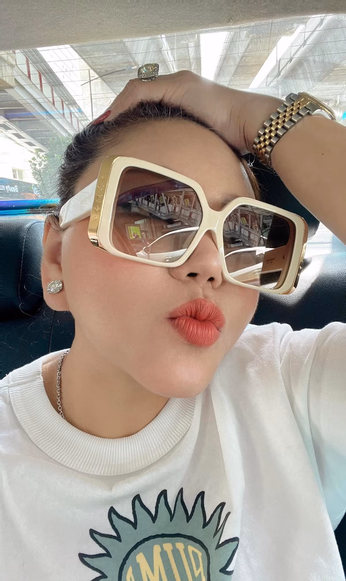 Lê Giang từng công khai chuyện nâng mũi, cắt mí, nâng vòng một,... để níu kéo nhan sắc.