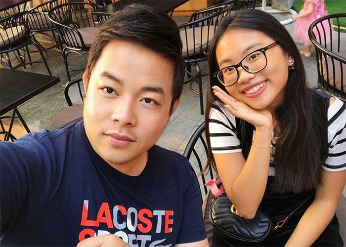 Sau khi giành giải á quân cuộc thi The Voice Kids mùa đầu tiên, năm 2013 Phương Mỹ Chi được Quang Lê nhận làm con nuôi.