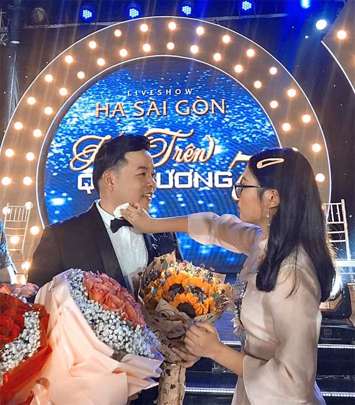 "... Tôi chỉ muốn khẳng định một lần nữa tôi vẫn luôn tôn trọng, trân trọng và quý mến ba Lê”, Phương Mỹ Chi chia sẻ với Zing sau khi tuyên bố rời khỏi công ty của cha nuôi.