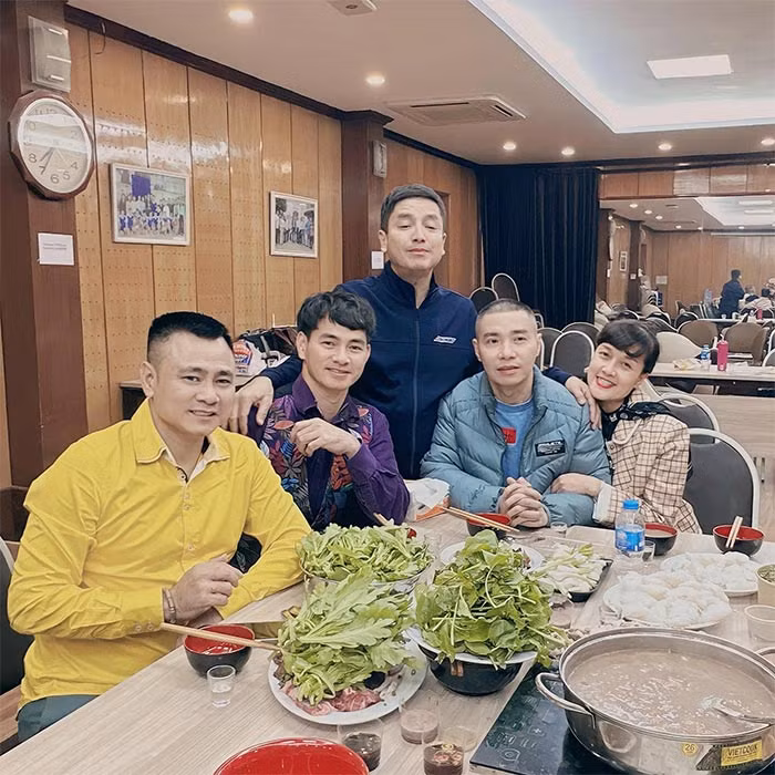 Công Lý vui vẻ gặp gỡ dàn diễn viên Táo quân.