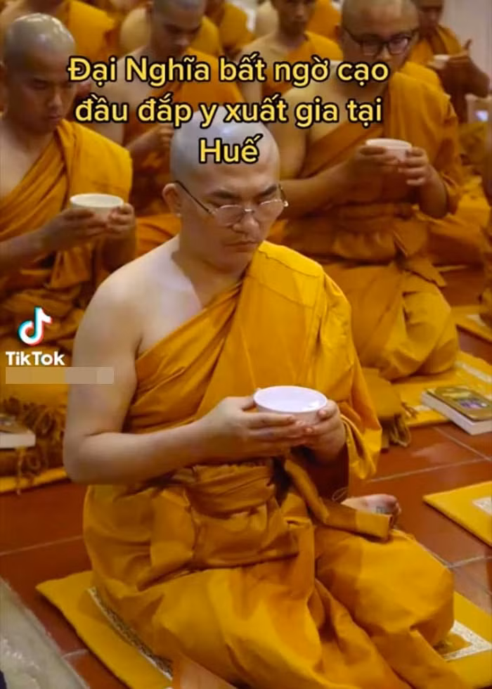 Dien mao MC Dai Nghia khi xuong toc xuat gia gieo duyen