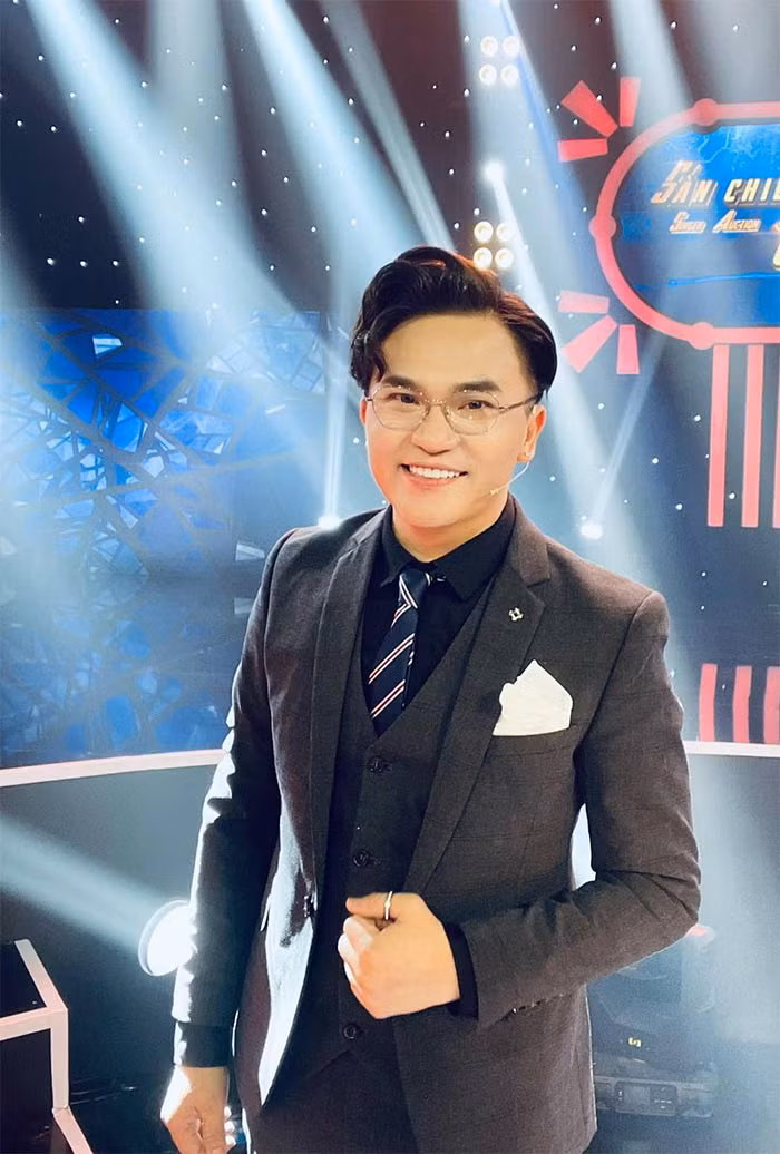 Đại Nghĩa là một trong những MC đắt show nhất nhì Vbiz.