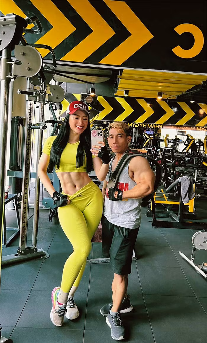 Tập gym chăm chỉ đã cho Phương Trinh một thân hình giống như một vận động viên thể hình chuyên nghiệp.
