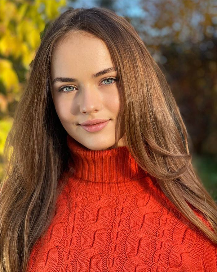 Kristina cùng mẹ sinh sống tại Mỹ từ năm 2015 đến nay.