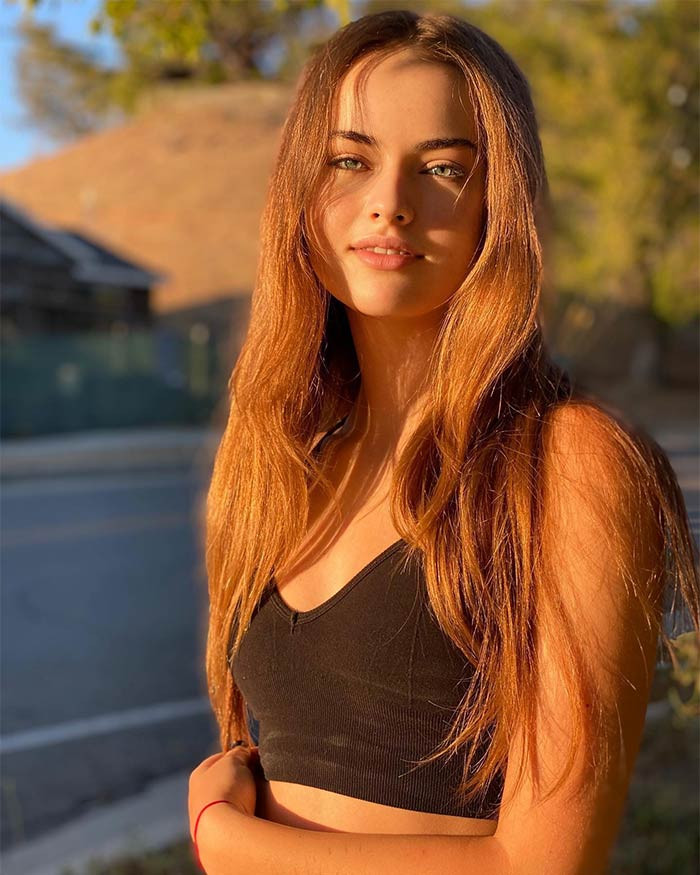 Dù lúc nhỏ là người mẫu nhí nổi tiếng, đắt show, nhưng Kristina vẫn tập trung cho việc học và có thành tích học tập rất tốt.