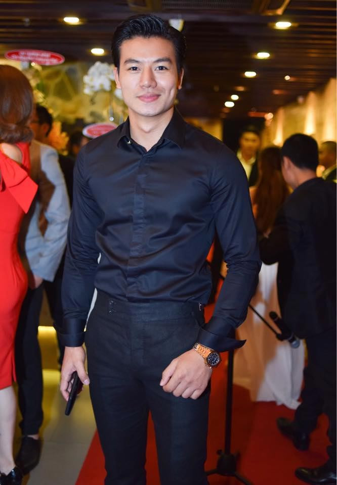 Thậm chí nhiều người còn gọi Hiếu Nguyễn là “nam thần” showbiz Việt bởi vẻ ngoài điển trai, nam tính, khả năng biến hóa trong nhiều thể loại vai khác nhau của anh.