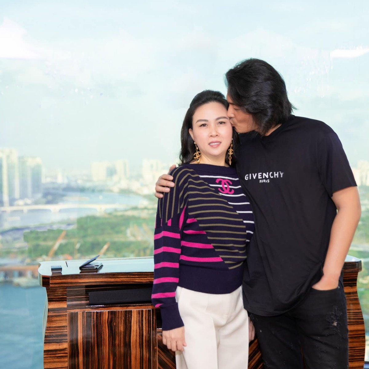 Ngoài được biết đến là vợ cũ của diễn viên Quách Ngọc Ngoan, nữ doanh nhân Phượng Chanel từ lâu đã nổi danh là "tay chơi hàng hiệu".