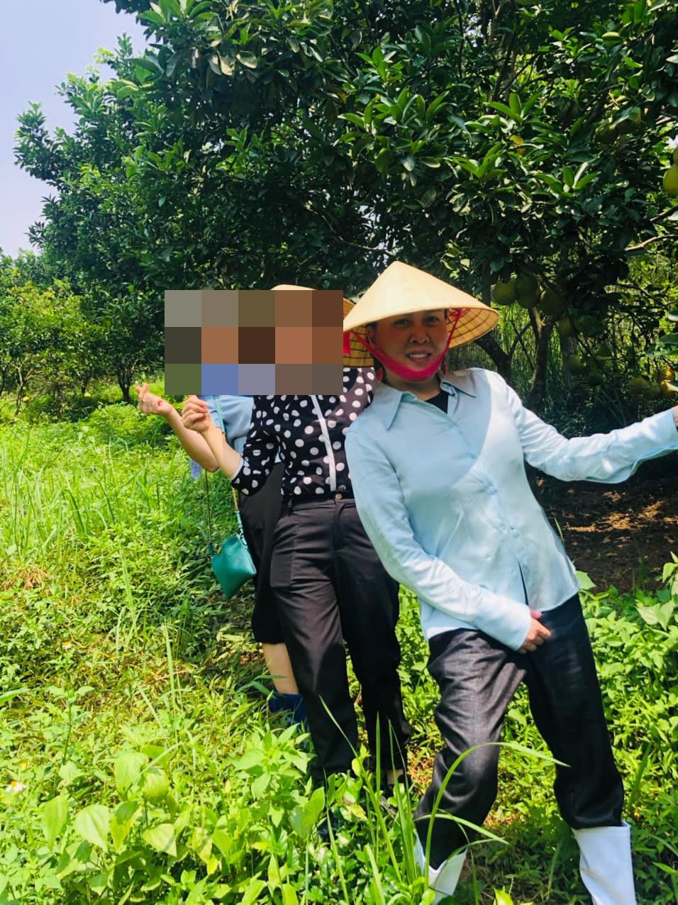 Bà mẹ 3 con gây bất ngờ với hình ảnh lạ lẫm.