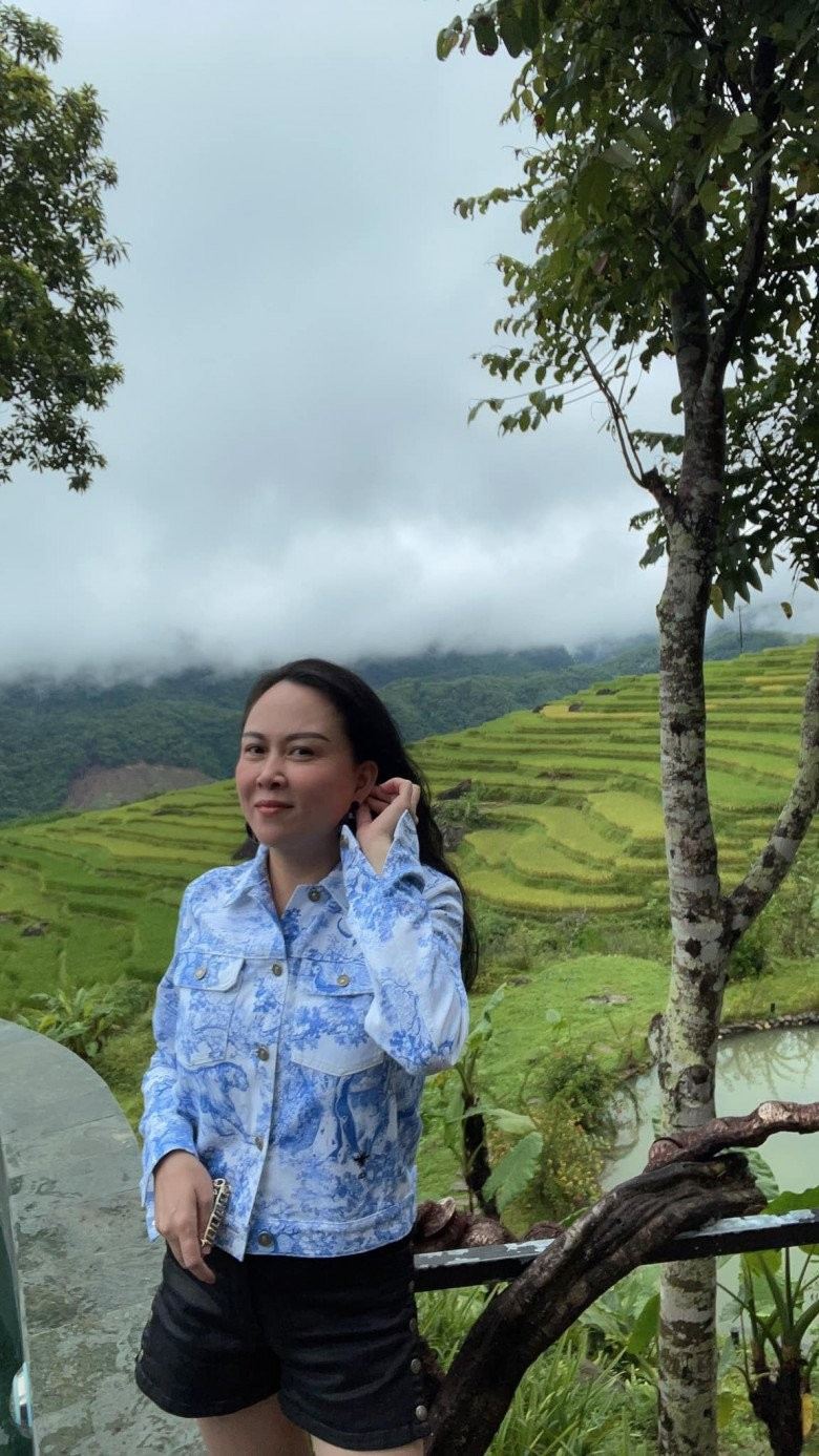 Trong những lần gặp gỡ bạn bè là doanh nhân, bà mẹ 3 con chia sẻ vui: "Tôi giờ làm nông dân rồi vì không theo kịp các bạn. Với lại tôi yêu cỏ cây, hoa lá, chim muông nhiều nên làm đúng nghề cho nó vui".