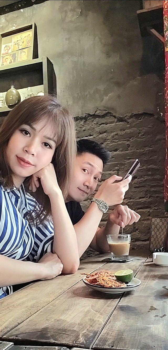 Nhân dịp sinh nhật chồng, bà xã Lan Phương nhắn nhủ: "Biết nhau từ lớp 7 mà giờ cậu ấy đã 37. Chúc cậu luôn mạnh khỏe và thành công hơn nữa, để còn chăm tớ nhé!".