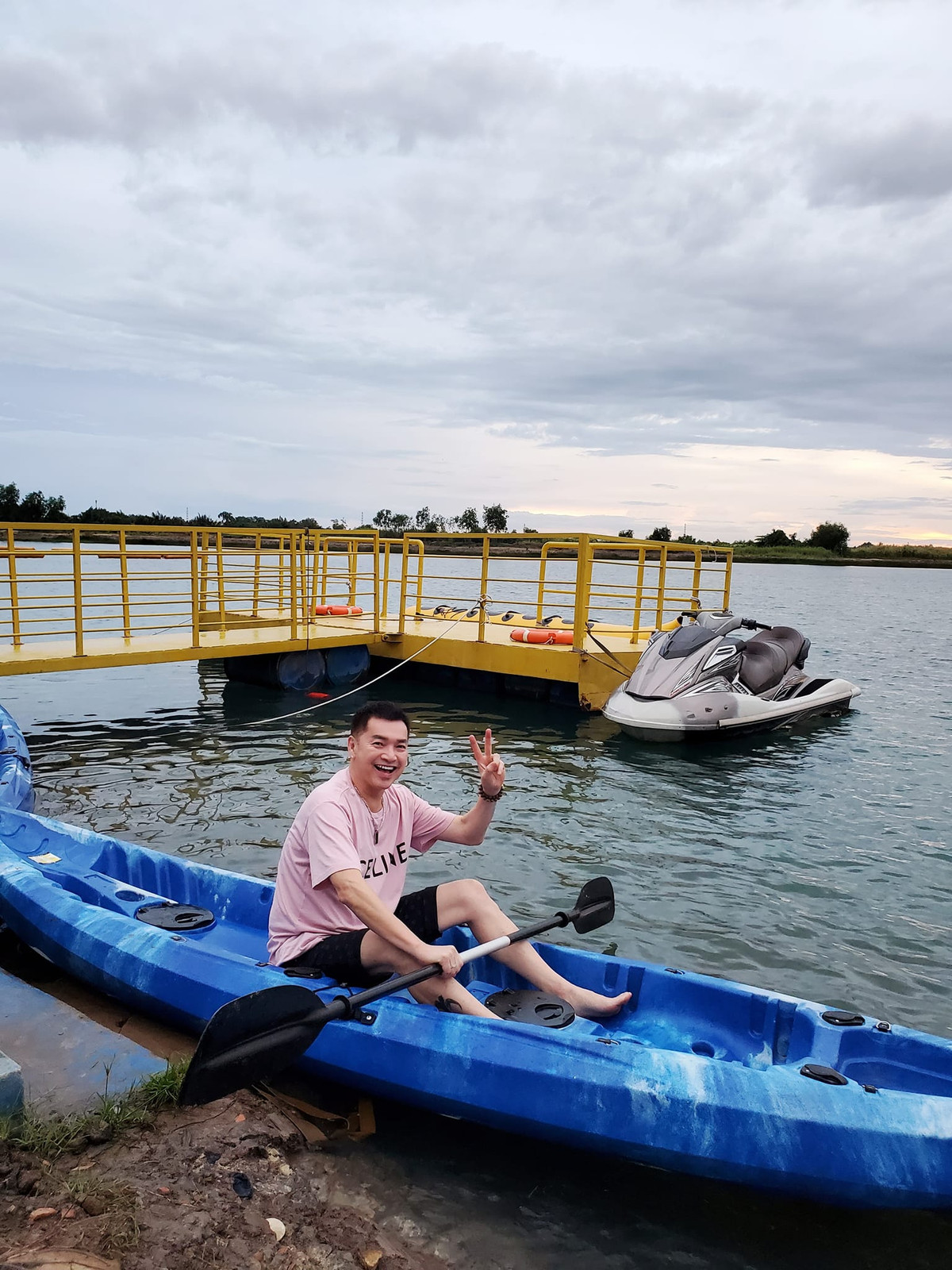 Để giữ được vẻ ngoài trẻ trung và phong độ ở tuổi U65, nghệ sĩ Quang Minh duy trì chế độ luyện tập đều đặn.