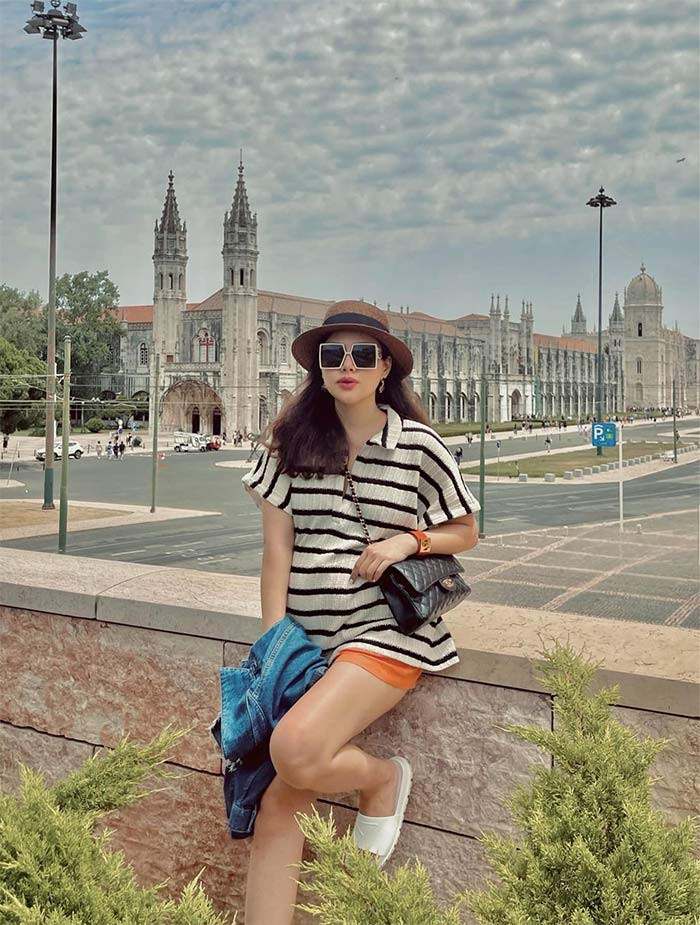 Nếu không để ý đến vòng hai của Phanh Lee, không ai nghĩ cô đang mang thai vì thân hình vẫn gọn gàng, khuôn mặt không hề bị biến dạng.