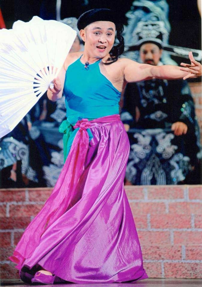 NSƯT Xuân Hinh là một trong những nghệ sĩ giả gái nhiều nhất trong showbiz Việt.