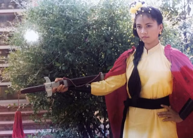 Ngọc Hiệp bắt đầu bằng những vai diễn rất nhỏ như tì nữ Kim Liên trong "Lục Vân Tiên" (Lý Hùng, Diễm Hương đóng vai chính), tì nữ trong "Kì tích Bà Đen" (Lê Tuấn Anh đóng vai chính)... (Ảnh: VTV)