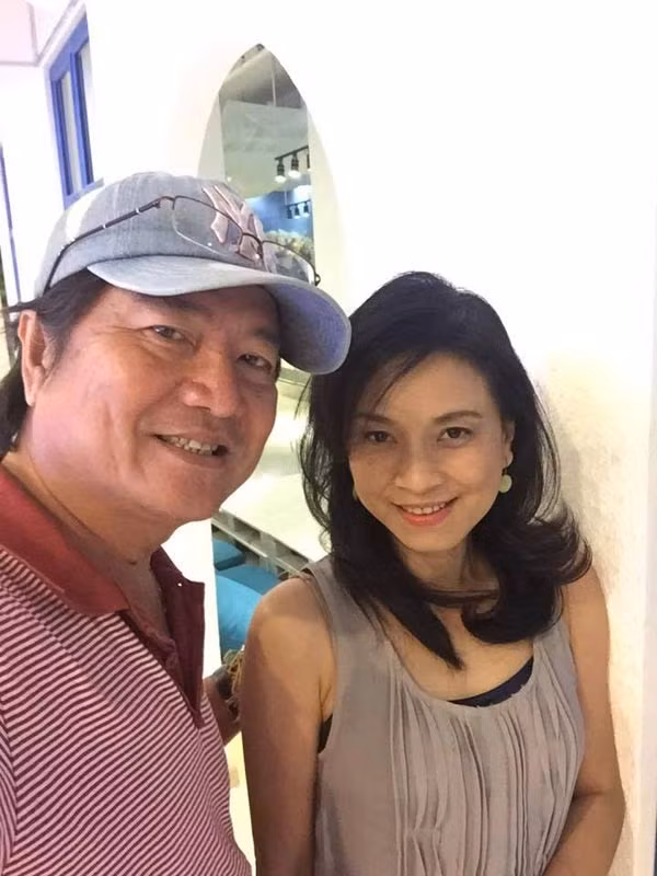 Chồng Ngọc Hiệp là Nguyễn Thành Danh, giảng viên bộ môn thể dục thể hình. Trước đây, anh chính là thầy giáo dạy môn kịch câm của vợ mình. (Ảnh: dienanh.net)