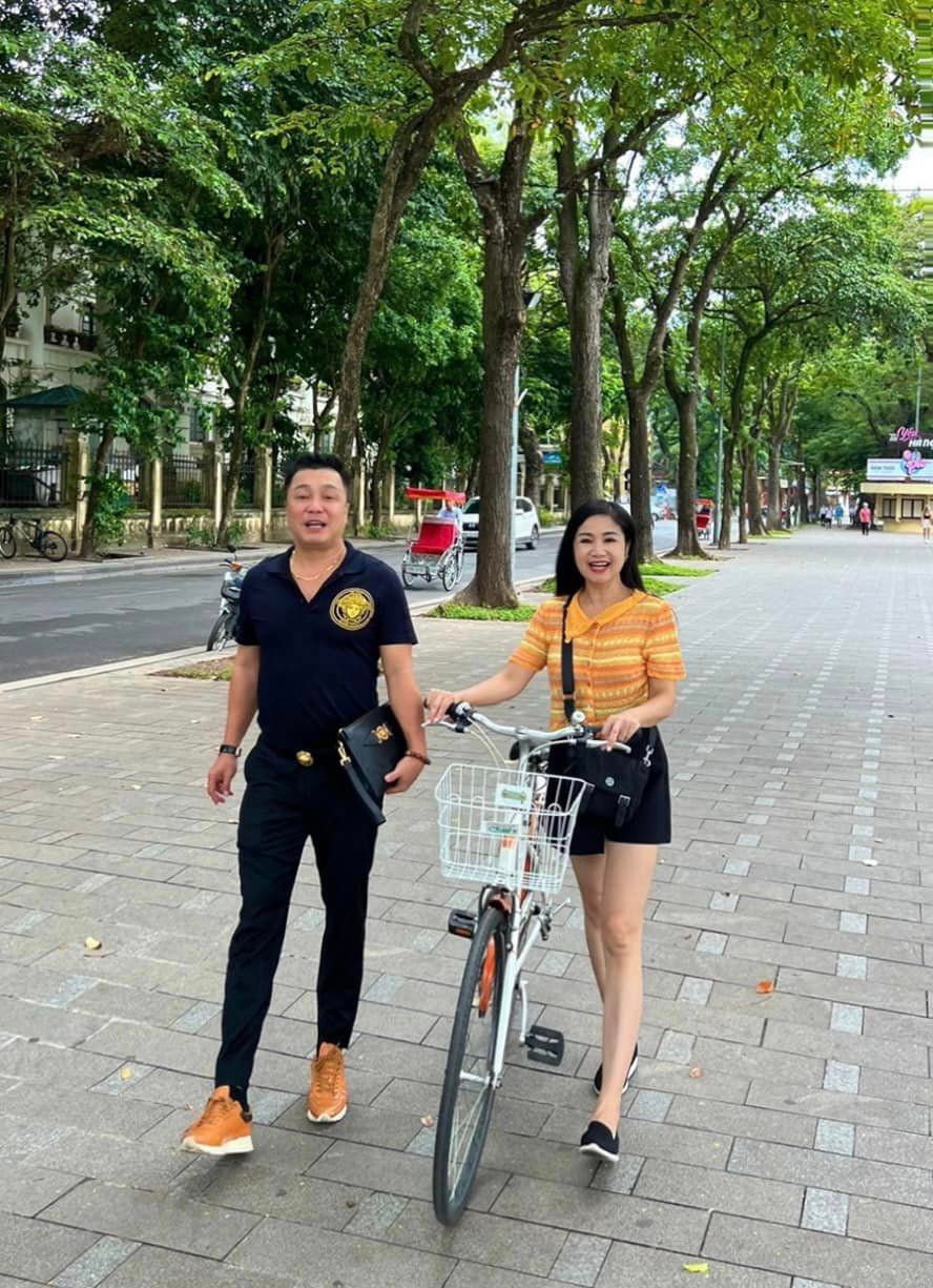 Trong lần hiếm hoi hội ngộ, Lý Hùng và NSND Thu Hà khiến khán giả phải trầm trồ vì vẫn xứng danh "trai tài gái sắc" dù đều U55.