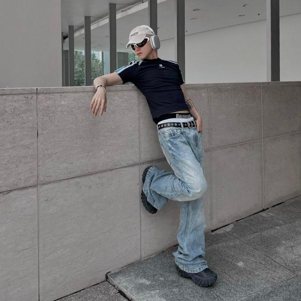 Mới đây trên trang cá nhân của mình, Sơn Tùng M-TP một lần nữa khiến fan náo loạn vì phong cách thời trang mới.