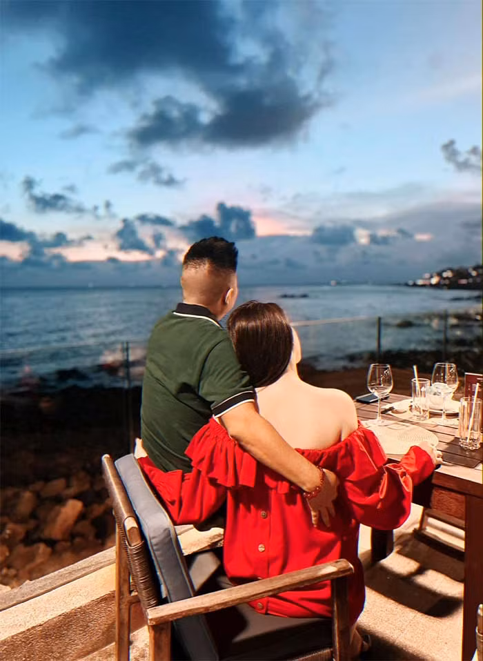 Giọng ca "Ngôi nhà hoa hồng" đang tận hưởng cuộc sống giàu sang, viên mãn bên chồng con.