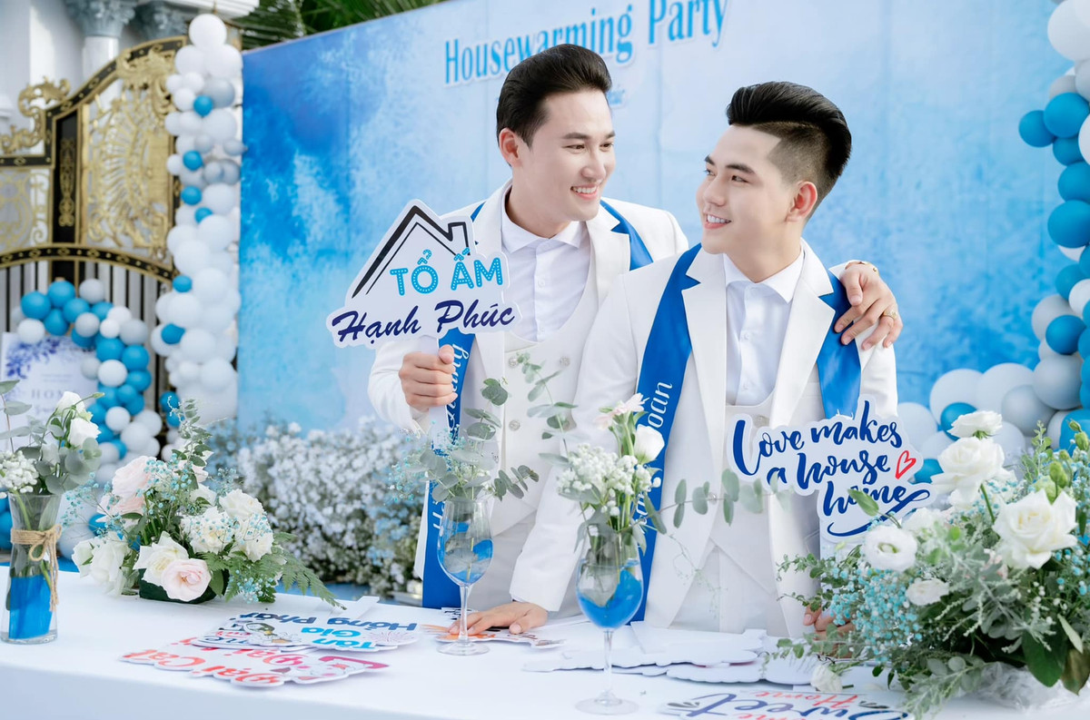 Thời gian qua, diễn viên Hà Trí Quang và nam ca sĩ Thanh Đoàn nhận được nhiều sự quan tâm từ người hâm mộ khi công khai chuyện tình đồng giới sau 5 năm quen biết và 1 năm ở cạnh nhau.