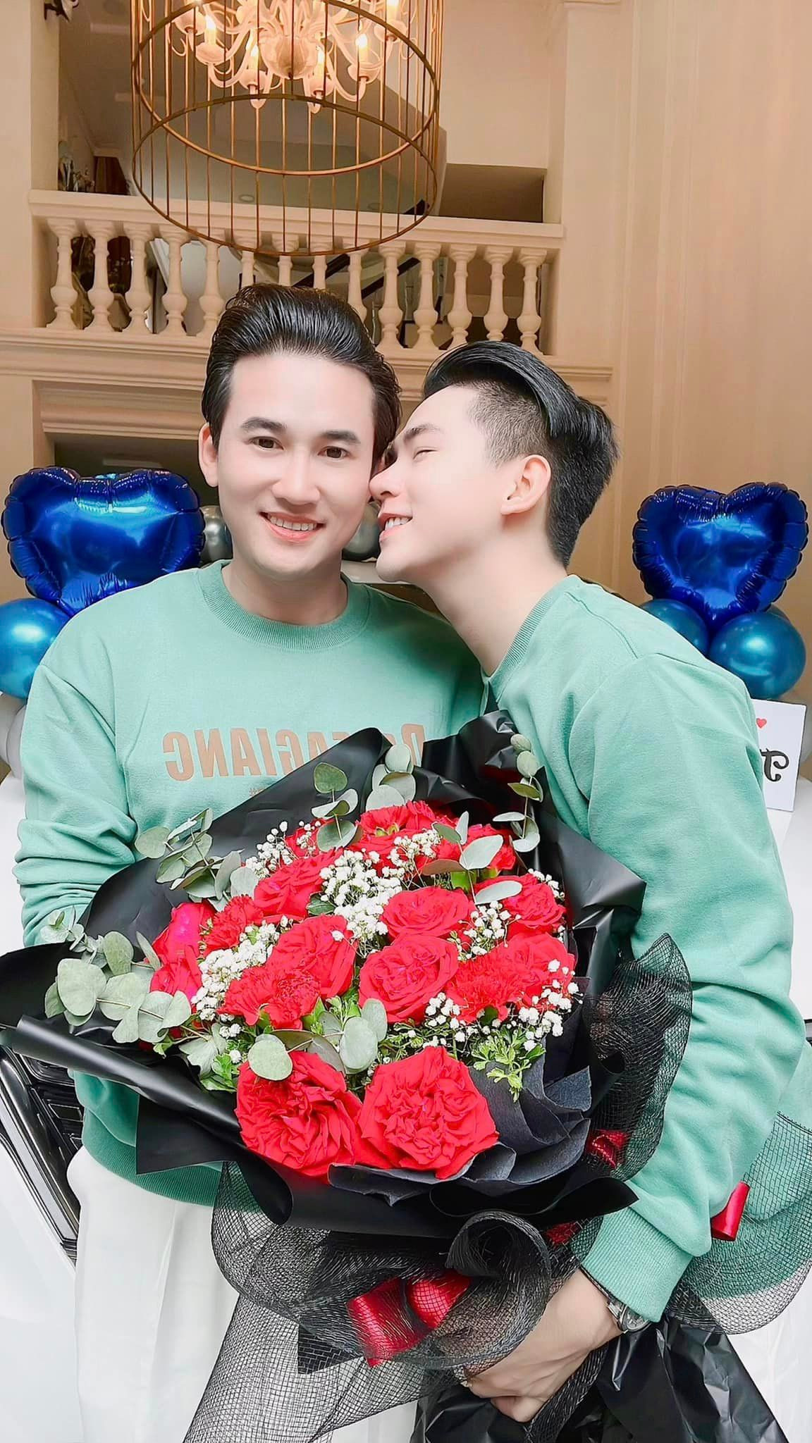 Theo chia sẻ của Thanh Đoàn, hiện tại cặp đôi cũng đã đặt xong tên của 2 thiên thần.