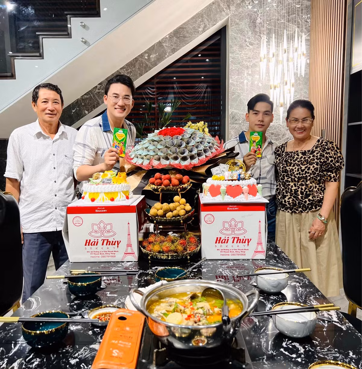 Cặp đồng tính của Vbiz còn nhận được sự ủng hộ của gia đình.