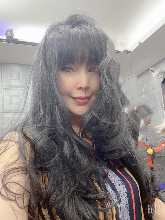 Tuy nhiên, nữ nghệ sĩ đã phủ nhận tin đồn dao kéo và cho rằng khuôn mặt mình khác lạ khi lên hình do dùng phần mềm chỉnh sửa.