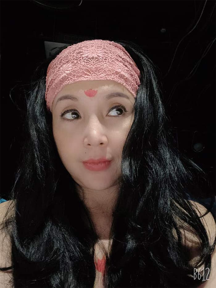 Sau khi chia tay người chồng đầu tiên, đến năm 24 tuổi, nghệ sĩ tái hôn với đạo diễn Tất Bình.