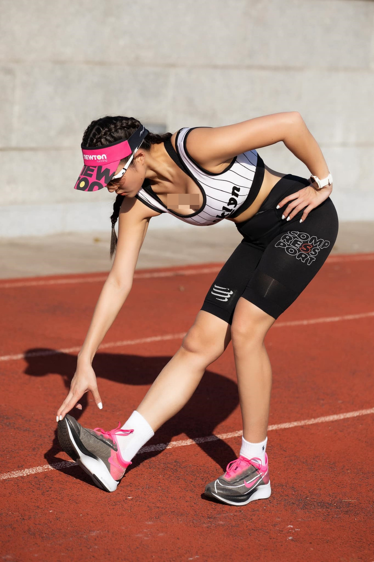 Thủy Top truyền năng lượng tích cực cho người xem bằng tình yêu thể thao, không còn là một hot girl thị phi với những phát ngôn gây sốc ngày nào.