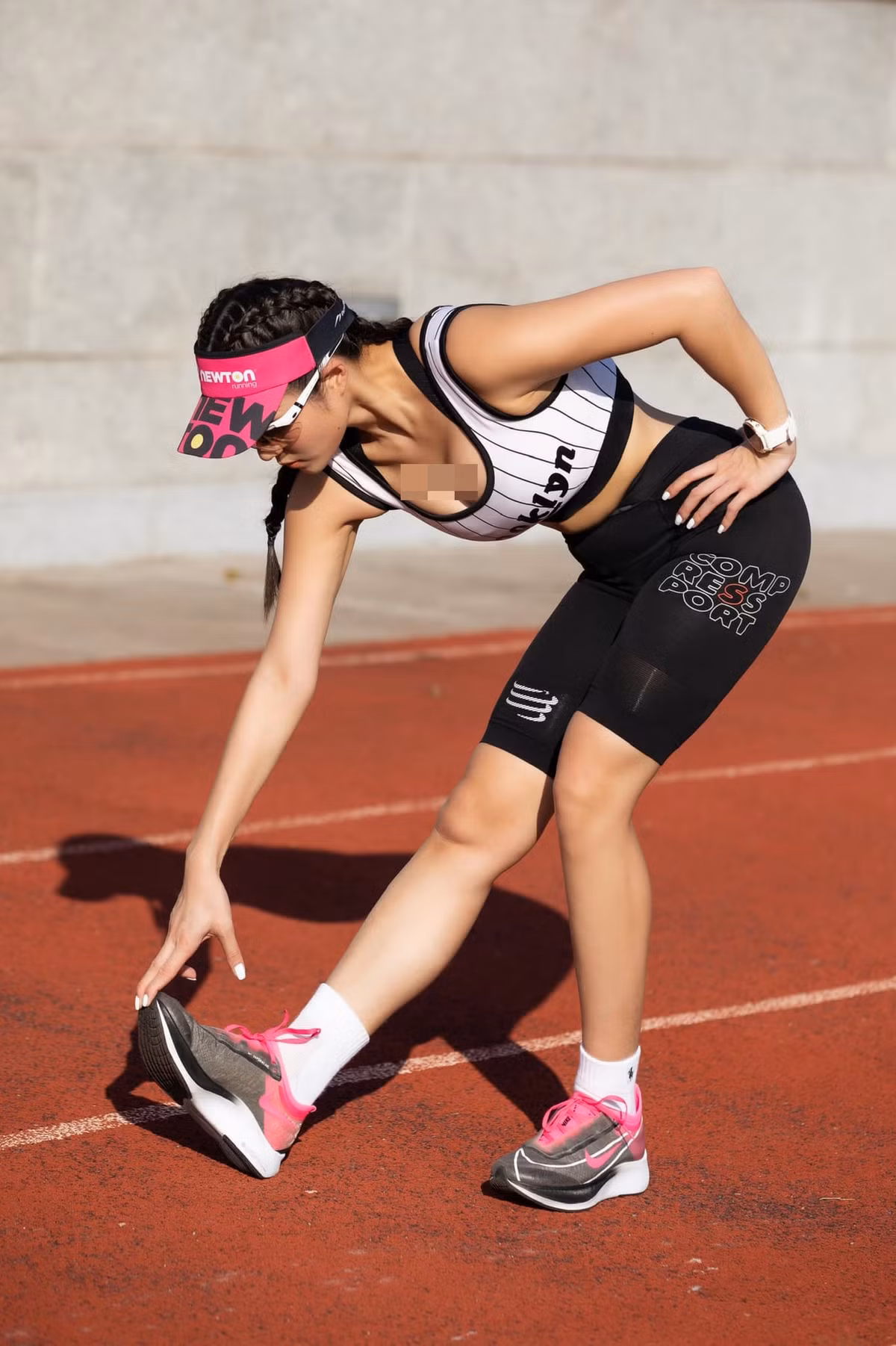 Thủy Top truyền năng lượng tích cực cho người xem bằng tình yêu thể thao, không còn là một hot girl thị phi với những phát ngôn gây sốc ngày nào.