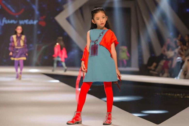 Chiko từng được mẹ dẫn đi tham gia Siêu mẫu nhí, được đưa đi catwalk trong các show diễn thời trang trẻ em. Ngọc Diễm muốn con tự tin và mạnh dạn trước đám đông.