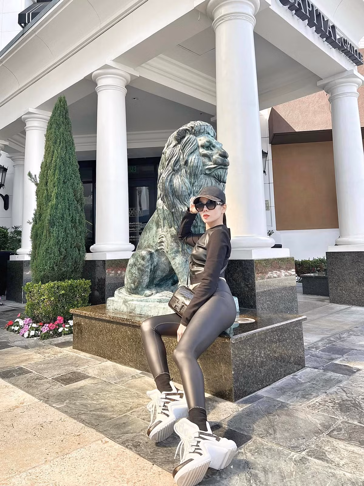 Nữ ca sĩ được nhận xét ngày càng "lên hương" nhan sắc từ khi yêu Lâm Bảo Châu - bạn trai kém cô 12 tuổi.