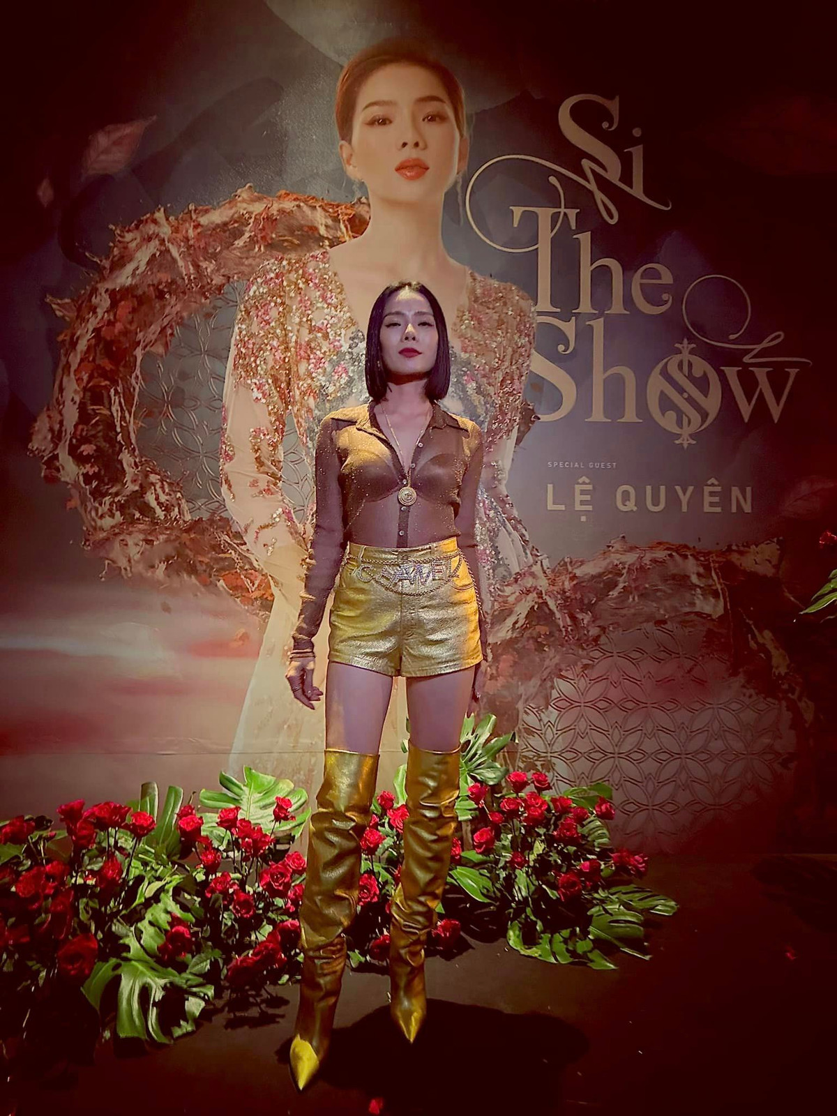 Lên đồ đi diễn dịp cuối tuần, nữ ca sĩ thích thú chia sẻ: "Ái chà chà... xem tối qua lên sân khấu nàng thay đổi phong cách thế nào cho phù hợp với không khí trẻ trung nhé!".