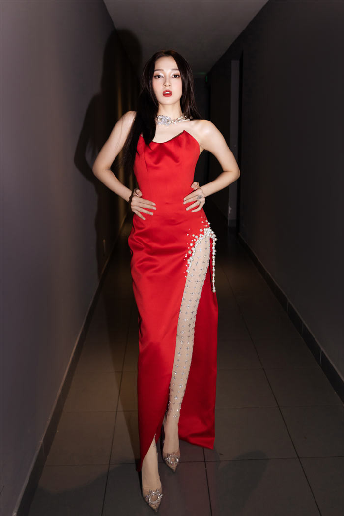 Ngoài ca hát, đóng phim, ca sĩ Bảo Anh còn bận rộn với các dự án kinh doanh và đầu tư bất động sản. Giọng ca sinh năm 1992 từng ra mắt dòng son môi riêng của mình. Ngoài ra, Bảo Anh còn có thu nhập từ việc dự sự kiện, đóng quảng cáo, làm mẫu game.